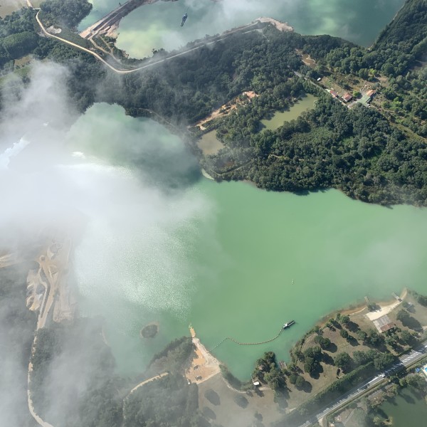 Survol des lacs de Cadeuil en ulm paramoteur :)